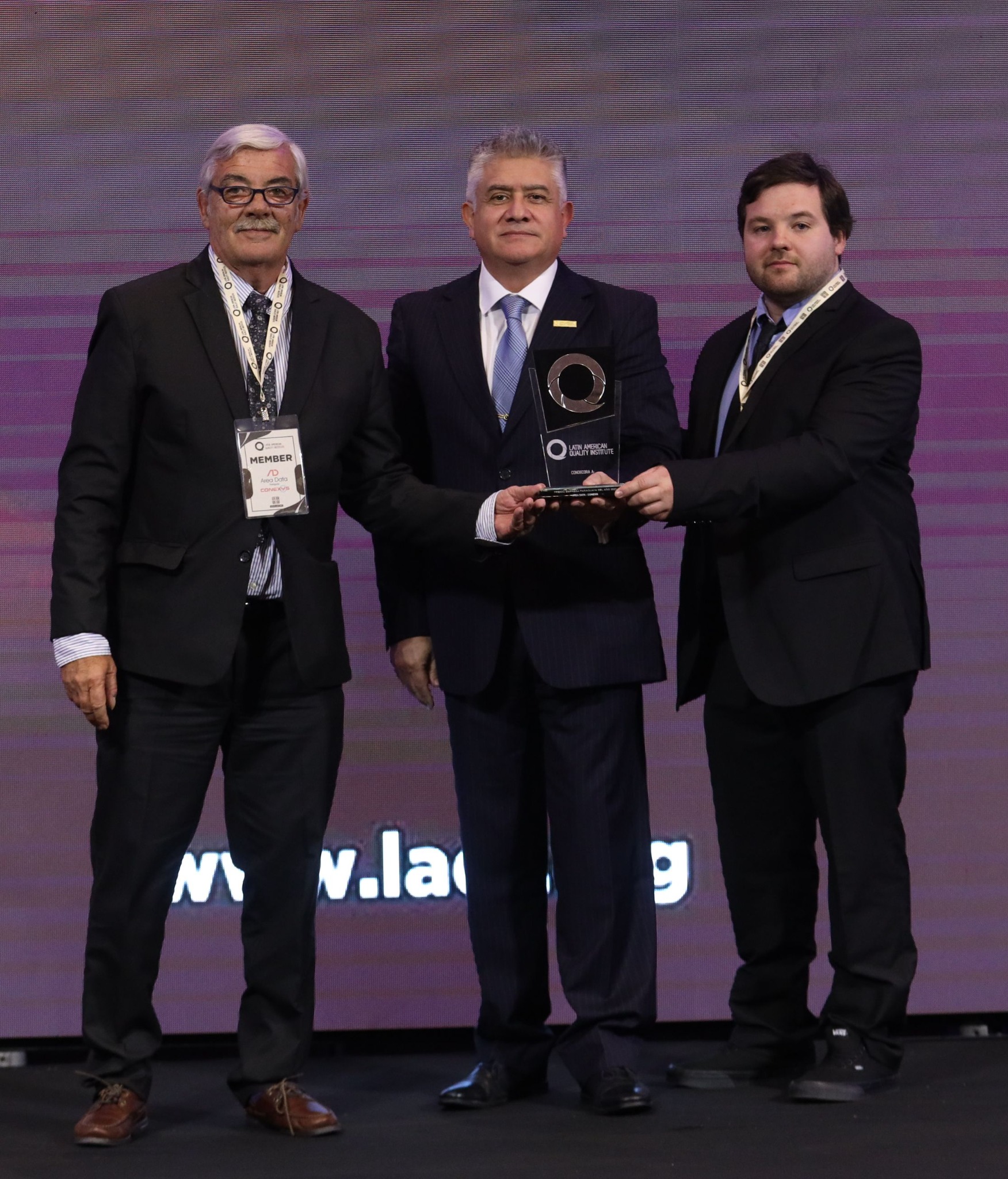 Entrega del reconocimiento LAQI